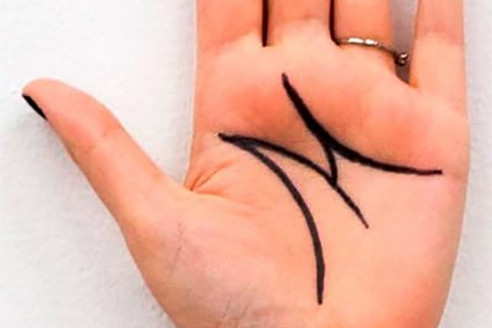 Код «М» на ладони активировался в апреле: почему ваша рука начала «гореть»?